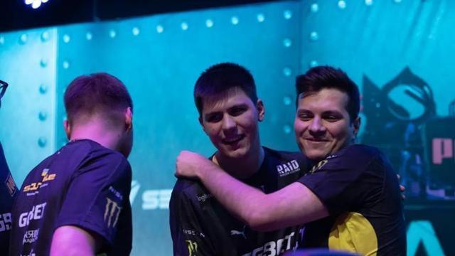 期待他有更 期待他有更